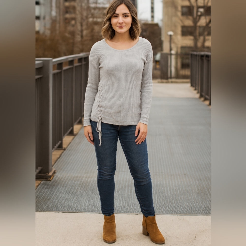 Medium American Eagle Cream Crew Neck Sweater Beige Cute Bottom Ties Relaxed Fit